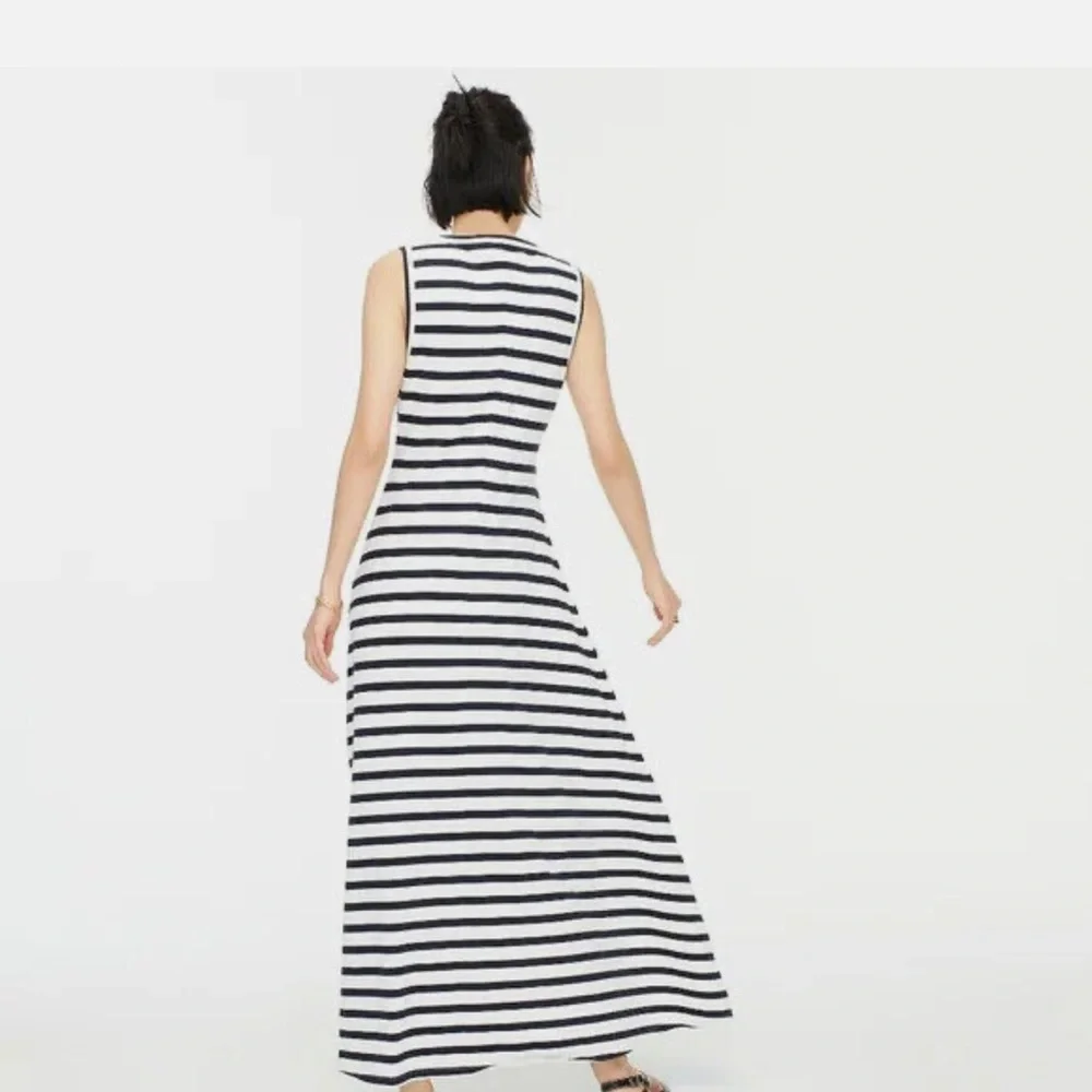 Navy and White Striped Sleeveless Dress - Picture 3 of 9